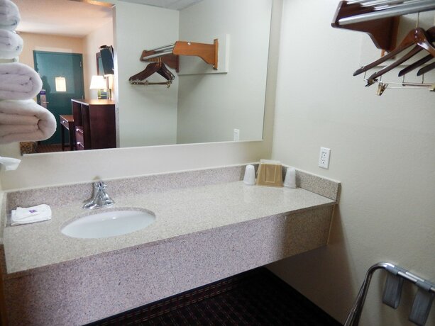 Imagen general del Hotel Studio 6 Suites Clarion, PA. Foto 5
