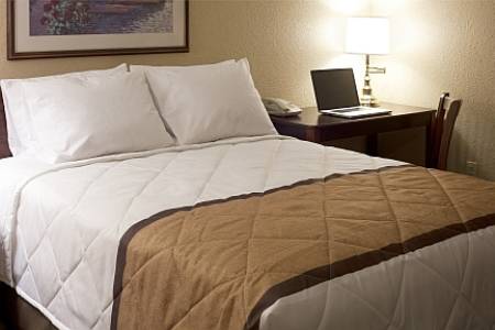 Imagen de la habitación del Hotel Studio 6 Suites Jacksonville Deerwood Park FL. Foto 7