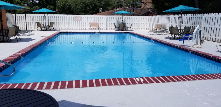 Imagen de la piscina del Hotel Studio 6 Suites Memphis, TN &ndash; East Memphis. Foto 15