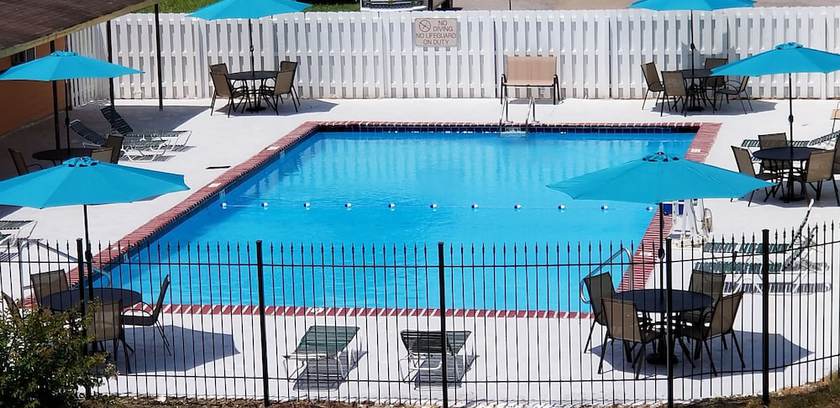 Imagen de la piscina del Hotel Studio 6 Suites Memphis, TN &ndash; East Memphis. Foto 16