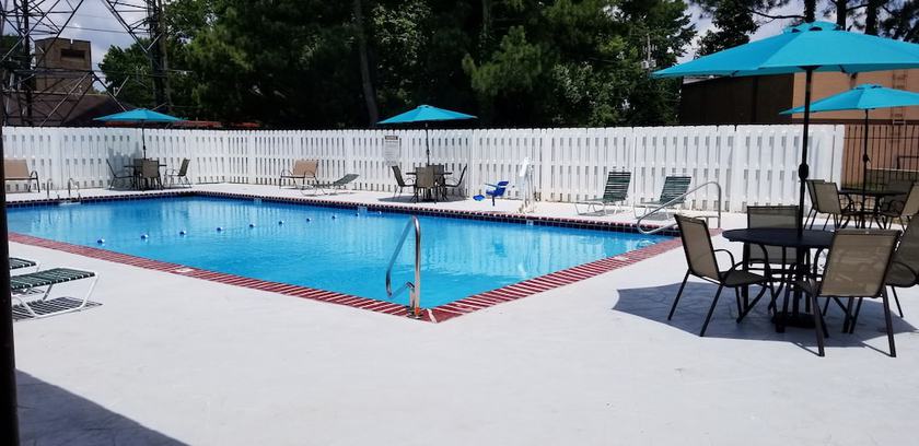 Imagen de la piscina del Hotel Studio 6 Suites Memphis, TN &ndash; East Memphis. Foto 18