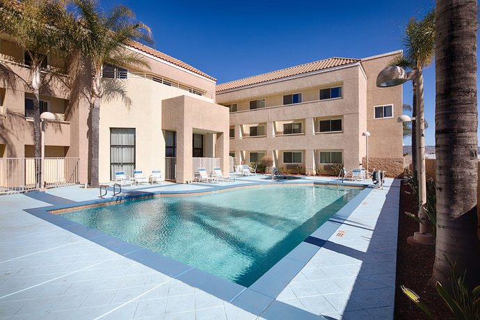 Imagen de la piscina del Hotel Studio 6 Suites Perris, CA. Foto 19