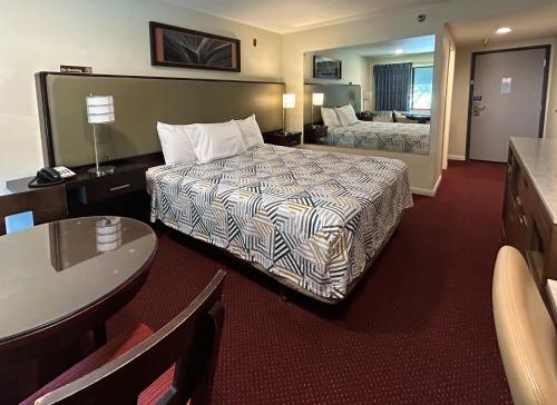Imagen general del Hotel Studio 6 Suites Santa Ana, CA. Foto 1