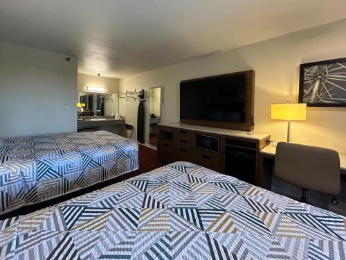 Imagen de la habitación del Hotel Studio 6 Suites Santa Ana, CA. Foto 16