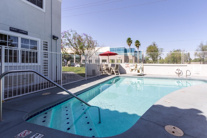 Imagen de la piscina del Hotel Studio 6 Tempe, Az. Foto 18