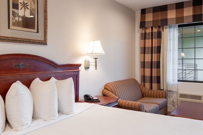 Imagen de la habitación del Hotel Studio City Court Yard. Foto 6