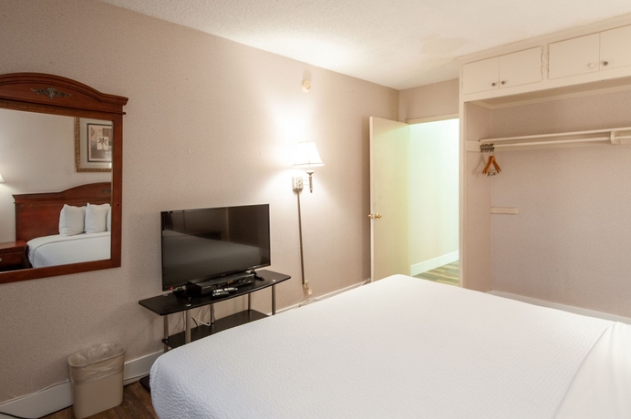 Imagen de la habitación del Hotel Studio City Court Yard. Foto 10