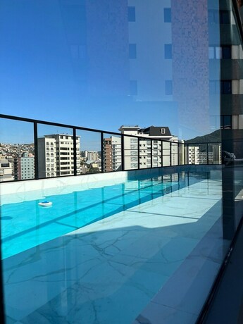 Imagen de la piscina del Hotel Studio Go. Foto 27