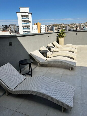 Imagen de la piscina del Hotel Studio Go. Foto 28
