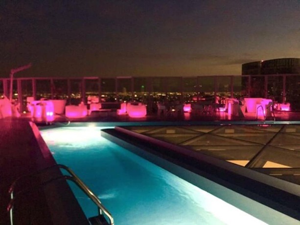 Imagen de la piscina del Hotel Studio Icon. Foto 15