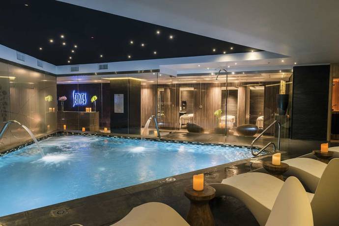 Imagen de la piscina del Hotel Studio Icon. Foto 18