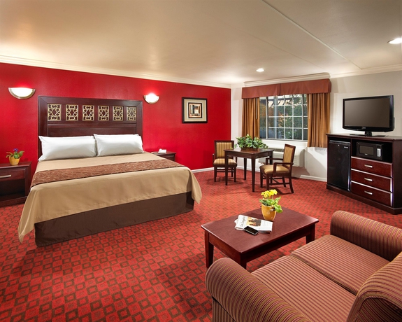 Imagen de la habitación del Hotel Studio Inn and Suites At Promenade Downey. Foto 5