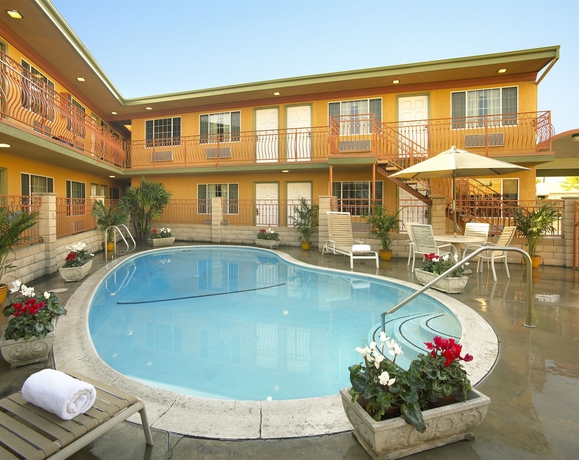 Imagen general del Hotel Studio Inn and Suites At Promenade Downey. Foto 2