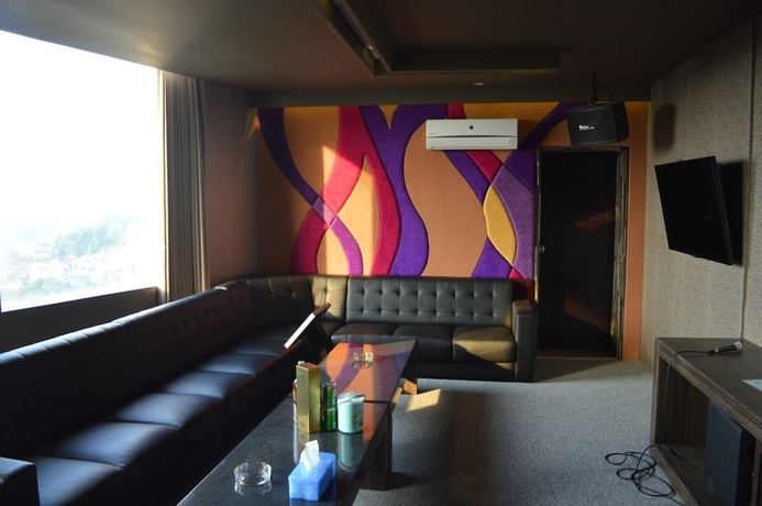 Imagen de los interiores del Hotel Studio Inn and Suites. Foto 16