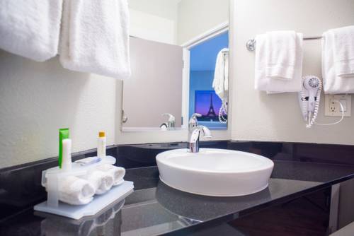 Imagen general del Hotel Studio Z/extended Stay & Lounge. Foto 1
