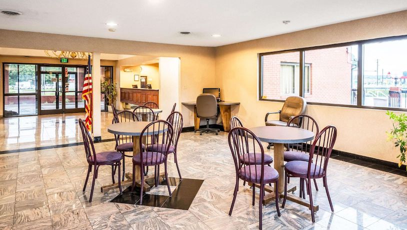 Imagen de los interiores del Hotel Studios And Suites 4 Less Emporia. Foto 15