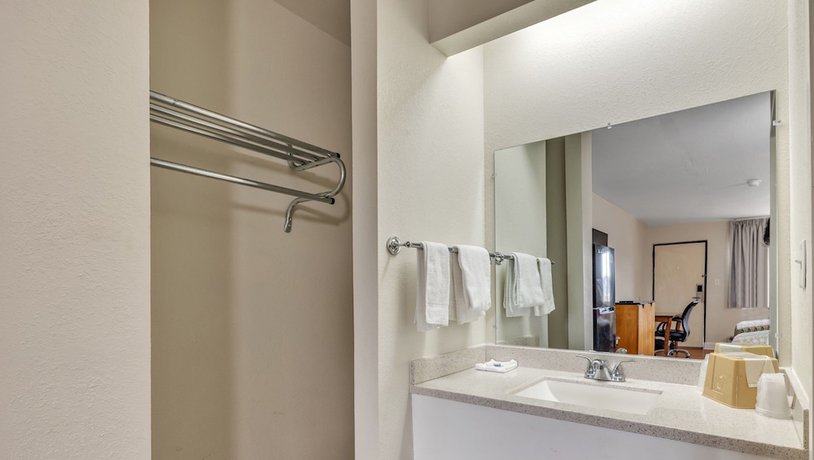 Imagen de la habitación del Hotel Studios And Suites 4 Less Emporia. Foto 5