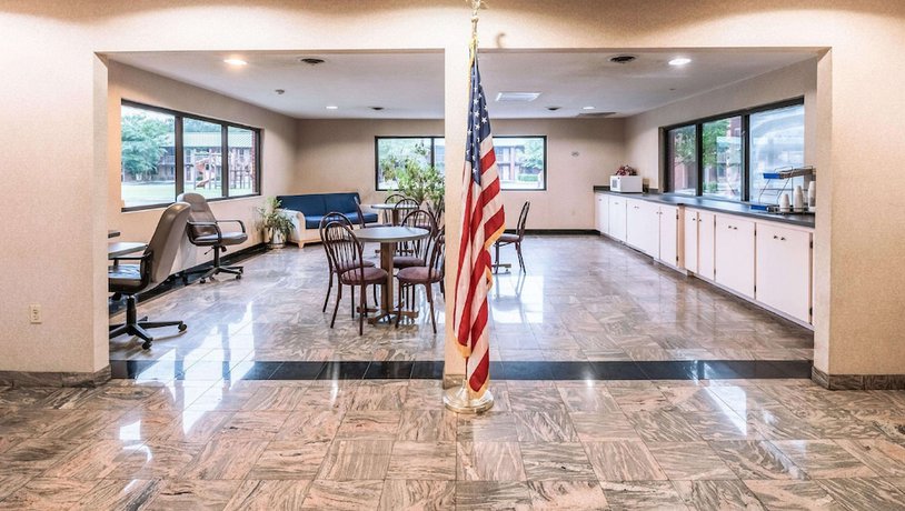 Imagen de los interiores del Hotel Studios And Suites 4 Less Emporia. Foto 18