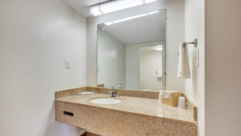 Imagen de la habitación del Hotel Studios And Suites 4 Less Emporia. Foto 12
