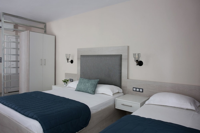 Imagen de la habitación del Hotel Studios Anny Family. Foto 8