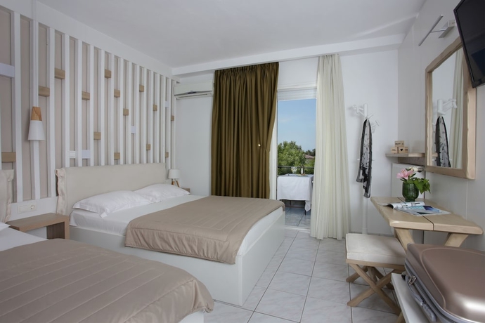 Imagen de la habitación del Hotel Studios Anny Family. Foto 13