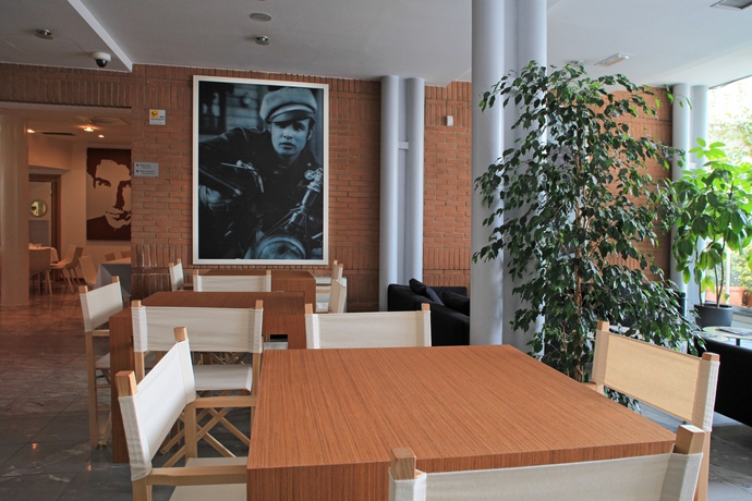 Imagen del bar/restaurante del Hotel Studios. Foto 3