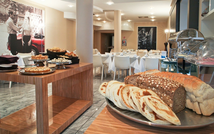 Imagen del bar/restaurante del Hotel Studios. Foto 6