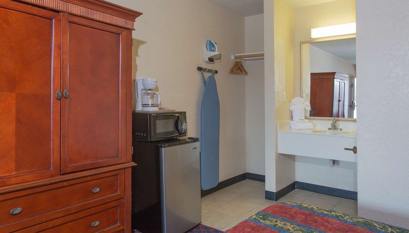 Imagen de la habitación del Hotel Studios and Suites 4 Less Battlefield Blvd. Foto 8