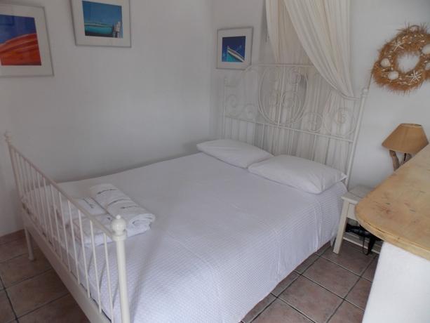 Imagen de la habitación del Hotel Studios and Suites Rania. Foto 8