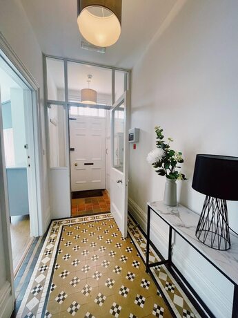 Imagen general del Hotel Stunning 8-bed House With Sea and Beach Views. Foto 11