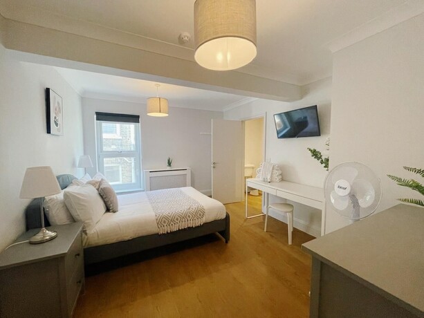 Imagen general del Hotel Stunning 8-bed House With Sea and Beach Views. Foto 14