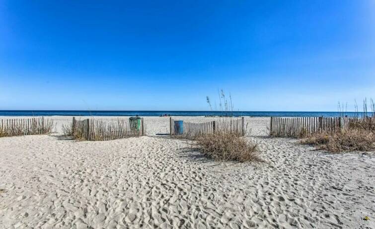 Imagen general del Hotel Stunning Oceanfront 3 Bedroom Condo. Foto 3