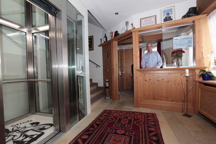 Imagen de los interiores del Hotel St&uuml;lzis. Foto 13