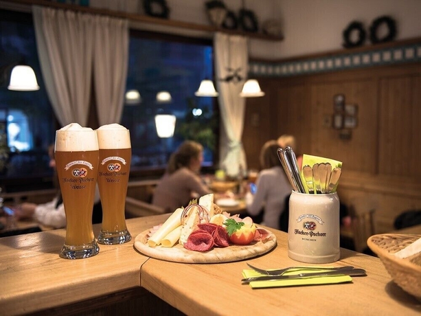 Imagen del bar/restaurante del Hotel Styles Unterf&ouml;hring. Foto 3