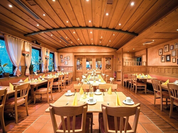 Imagen del bar/restaurante del Hotel Styles Unterf&ouml;hring. Foto 4