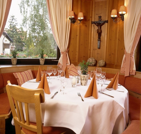 Imagen del bar/restaurante del Hotel Styles Unterf&ouml;hring. Foto 5