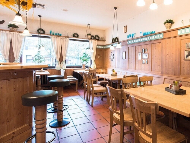 Imagen del bar/restaurante del Hotel Styles Unterf&ouml;hring. Foto 6