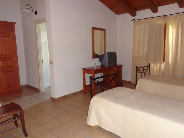 Imagen de la habitación del Hotel Su Baione. Foto 14