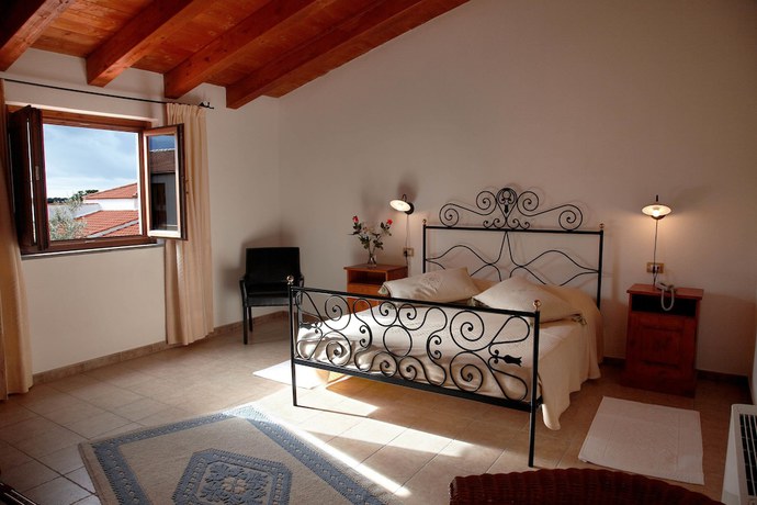 Imagen de la habitación del Hotel Su Baione. Foto 15