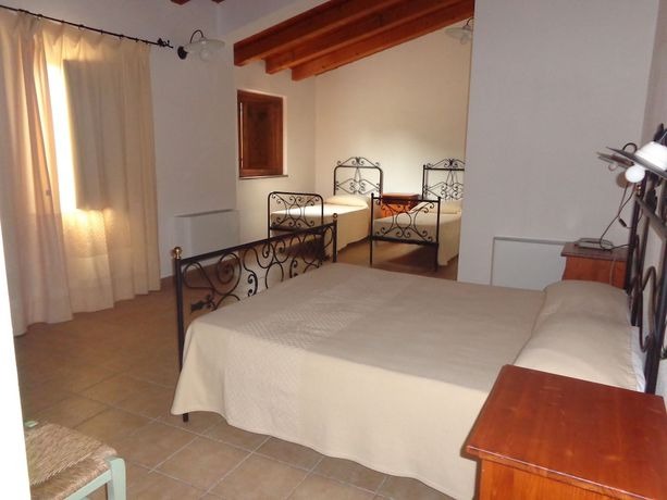 Imagen de la habitación del Hotel Su Baione. Foto 16