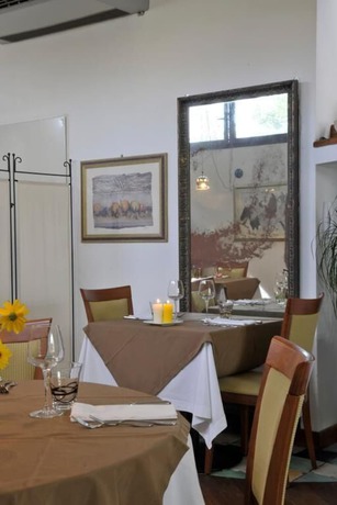 Imagen del bar/restaurante del Hotel Su Barchile. Foto 4
