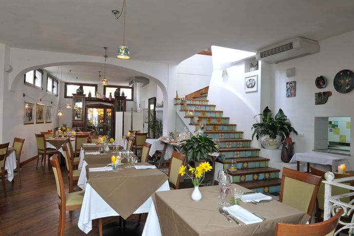 Imagen del bar/restaurante del Hotel Su Barchile. Foto 6