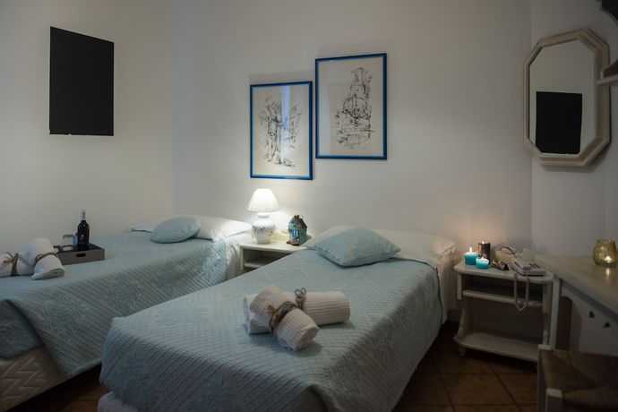 Imagen de la habitación del Hotel Su Barchile. Foto 19