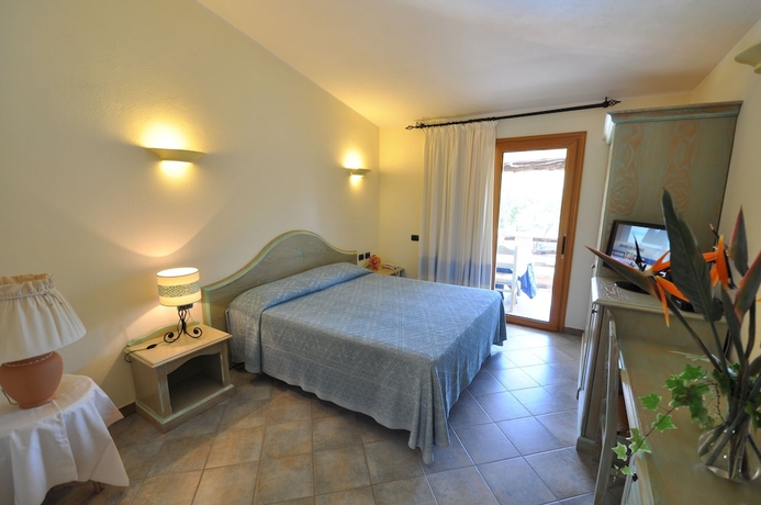 Imagen de la habitación del Hotel Su Giganti. Foto 4