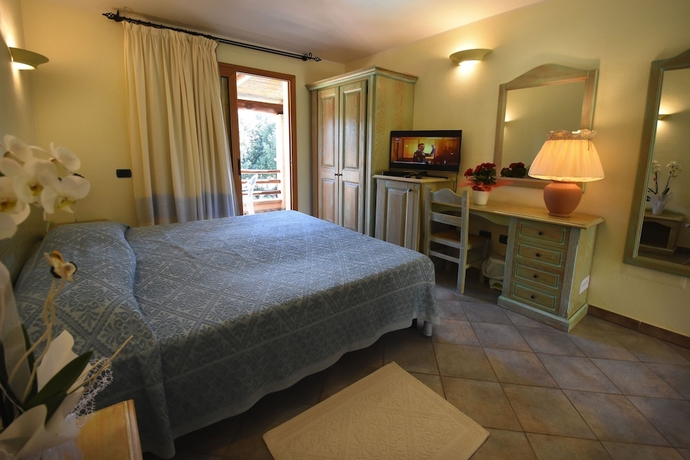 Imagen de la habitación del Hotel Su Giganti. Foto 5