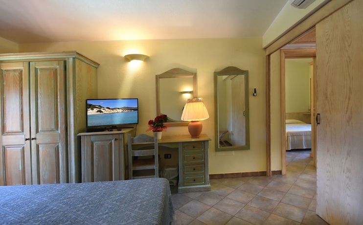 Imagen de la habitación del Hotel Su Giganti. Foto 17