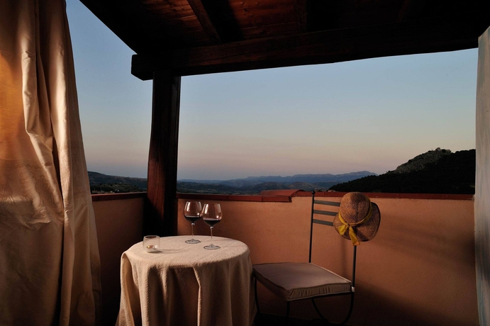 Imagen de los exteriores del Hotel Su Lithu. Foto 10