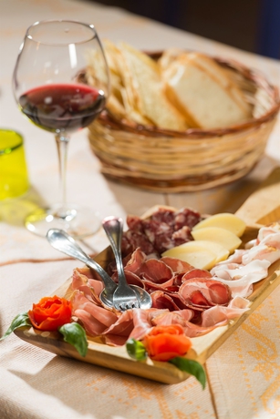 Imagen del bar/restaurante del Hotel Su Lithu. Foto 6