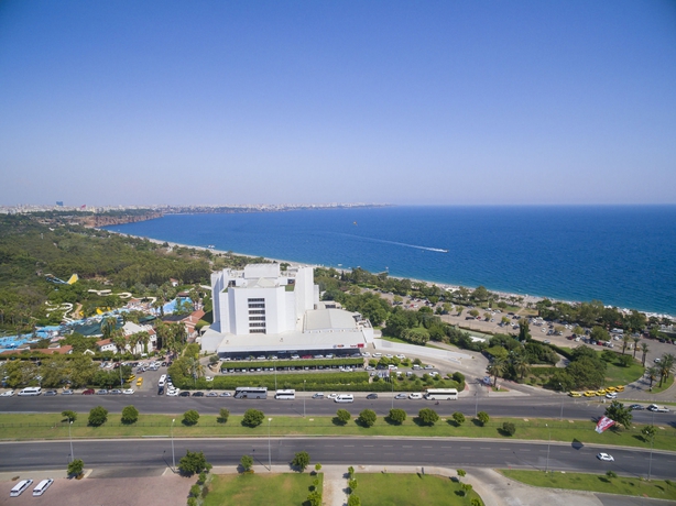 Imagen de los exteriores del Hotel Su and Aqualand. Foto 7