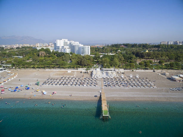 Imagen de los exteriores del Hotel Su and Aqualand. Foto 8